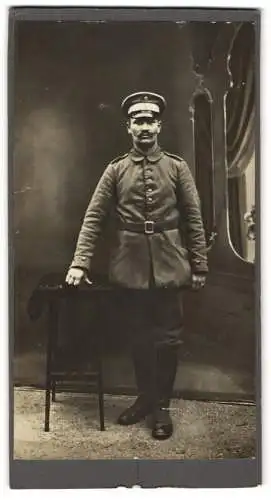 Fotografie Ferdinand Scherer, Erstein, Krämergasse, Porträt eines Soldaten in Uniform