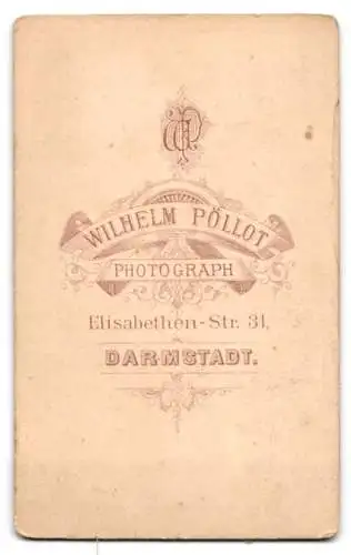 Fotografie Wilhelm Pöllot, Darmstadt, Elisabethenstrasse 31, Porträt eines eleganten Herrn im Anzug