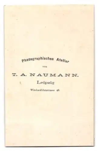 Fotografie T. A. Naumann, Leipzig, Windmühlenstrasse 48, Porträt eines ernst dreinblickenden Herrn