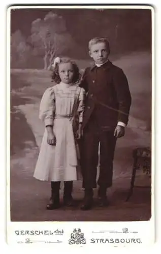 Fotografie Gerschel, Strasbourg, Rue du Noyer, Zwei Kinder nebeneinander