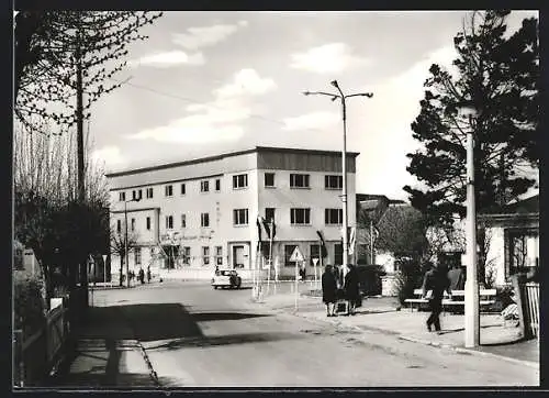 AK Tabarz /Thür. Wald, Hotel Tabarzer Hof mit Strassenpartie