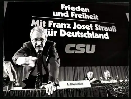 Fotografie PA Sven Simon, Bonn, CSU-Generalsekretär Edmund Stoiber beendet eine Diskussion