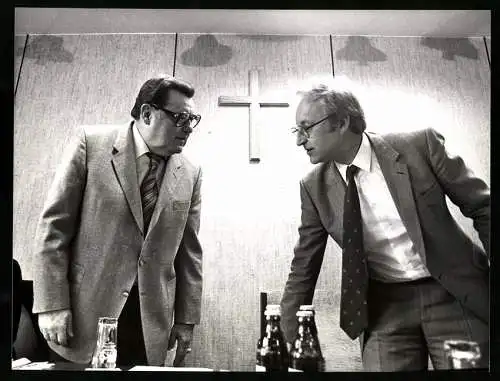 Fotografie PA Sven Simon, Bonn, Franz Josef Strauss und Edmund Stoiber bei der CSU-Präsidiumssitzung, 06.10.1980