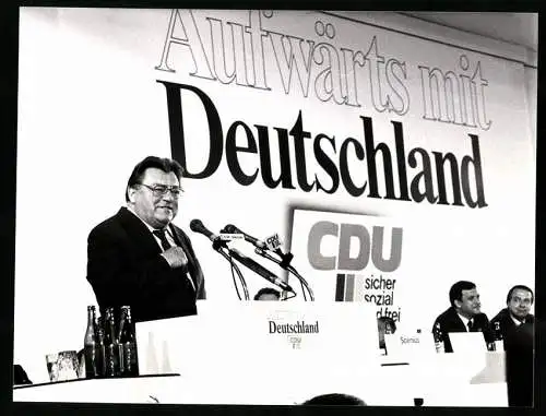 Fotografie PA Sven Simon, Franz Josef Strauss bei seiner Rede auf dem CDU-Parteitag in Köln, 26.05.1983