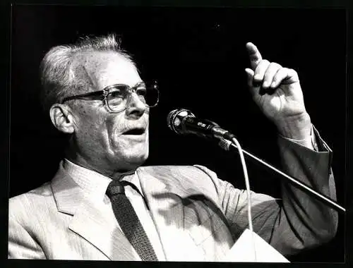 Fotografie PA Sven Simon, Bonn, Willy Brandt, Vorsitzender der SPD, bei einer Rede, 22.08.1986