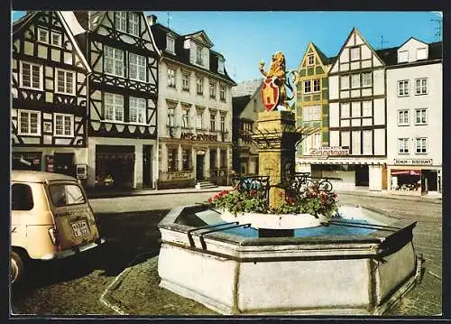 AK Hachenburg im Westerwald, Alter Markt mit Geschäften und Brunnen