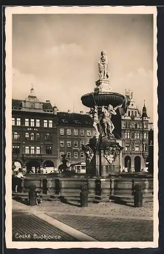 AK Ceske Budejovice, Brunnen mit Skulpturen