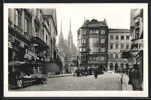 AK Brünn, Belebte Szene von Kapuzinerplatz