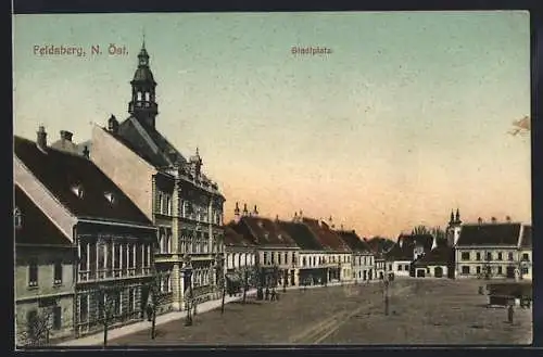 AK Feldsberg /N. Öst., Stadtplatz mit Passanten