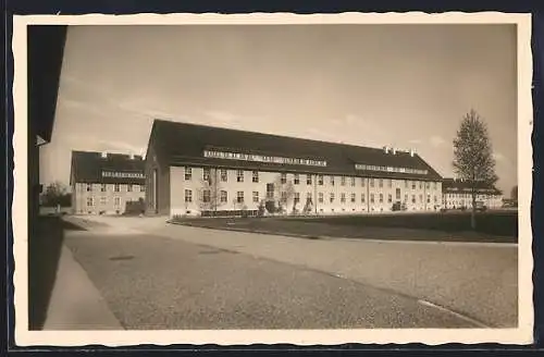 AK München, Blick auf ein Kasernengebäude