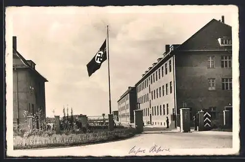 AK München, Einfahrt zur Kaserne mit flagge