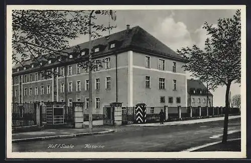 AK Hof / Saale, Eingang und Hauptgebäude der Kaserne