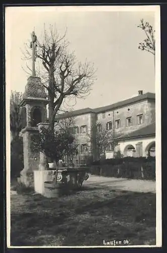 AK Laufen / Obb., Brunnen und Denkmal