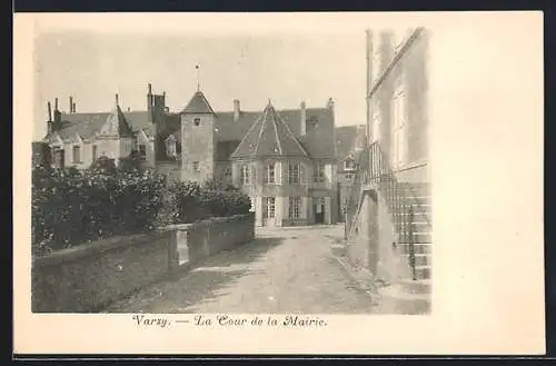 AK Varzy, La Cour de la Mairie