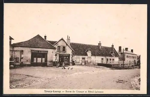 AK Toury-Lurcy, Route de Cossaye et Hôtel Labonne