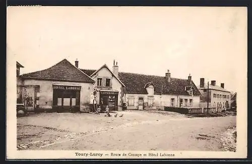 AK Toury-Lurcy, Route de Cossaye et Hôtel Labonne