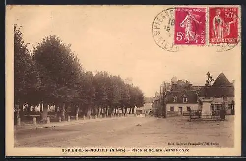 AK St-Pierre-le-Moutier /Nièvre, Place et Square Jeanne d`Arc