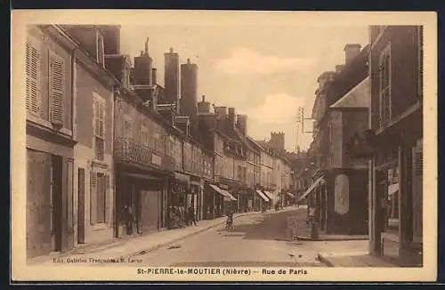 AK St-Pierre-le-Moutier /Nièvre, Rue de Paris, Strassenpartie