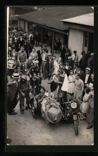 Foto-AK BMW Sieger - Motorrad mit Beiwagen und Menschenmenge