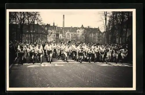 Foto-AK Marathonteilnehmer setzen sich in Bewegung