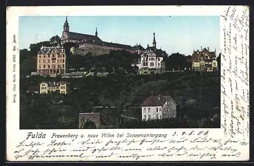 Goldfenster-AK Fulda, Frauenberg und neue Villen bei Sonnenuntergang, mit leuchtenden Fenstern