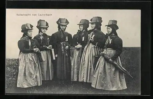 AK Gruppenfoto von Frauen in Lauterbacher Tracht