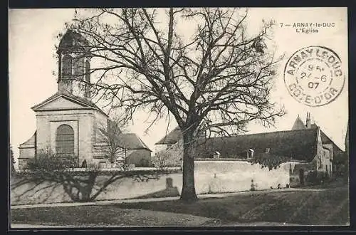 AK Arnay-le-Duc, l`église avec un grand arbre au premier plan