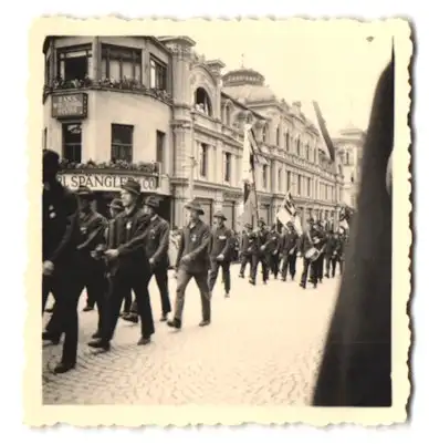 Fotografie Otto Wernhard, Salzburg, Ansicht Salzburg, Festumzug zum Turnfest 1932