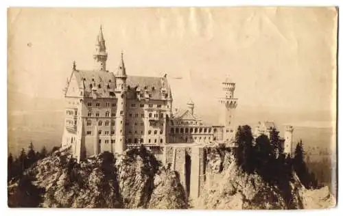 Fotografie unbekannter Fotograf, Ansicht Schwangau, Schloss Neuschwanstein, Erbauer König Ludwig II. von Bayern