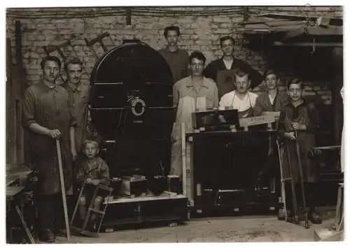 Fotografie Modell-Tischlerei, Tischler-Werkstatt mit Maschinen-Anlage von Armin Tenner - Berlin