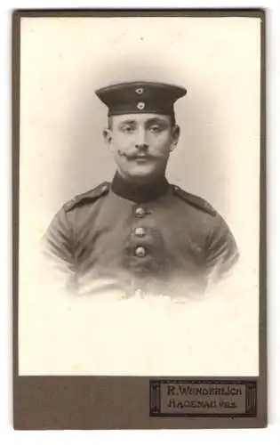 Fotografie R. Wunderlich, Hagenau i. Els., Porträt eines Soldaten in Uniform