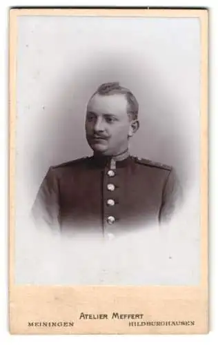 Fotografie Atelier Meffert, Hildburghausen, Rosengasse, Porträt eines Soldaten in Uniform