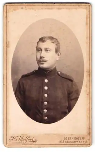 Fotografie H. Meffert, Meiningen, Sedanstrasse 18, Porträt eines Soldaten in Militäruniform