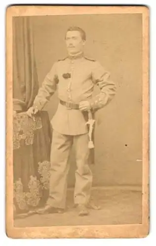 Fotografie A. Reingruber, Sulzbach, Bahnhof 567, Porträt eines Soldaten in Uniform