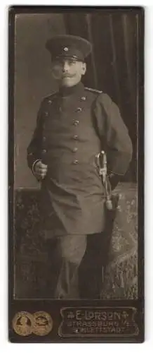 Fotografie E. Lorson, Strassburg i. E., Ein Soldat in Uniform