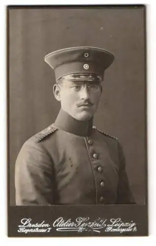 Fotografie Martin Herzfeld, Dresden, Pragerstrasse 7, Portrait eines Soldaten in Uniform