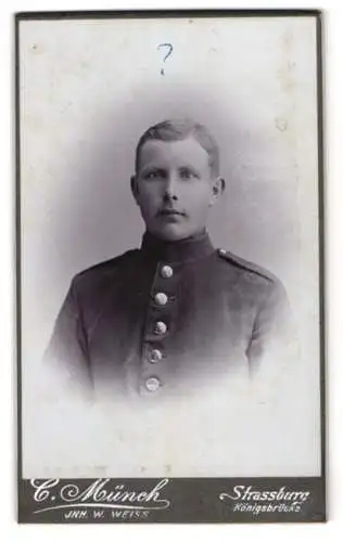 Fotografie C. Münch, Strassburg, Königsbrücke, Porträt eines jungen Soldaten in Uniform