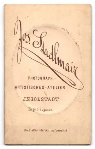 Fotografie Jos. Stadlmair, Ingolstadt, Ziegelbräugasse, Portrait eines jungen Soldaten in Uniform