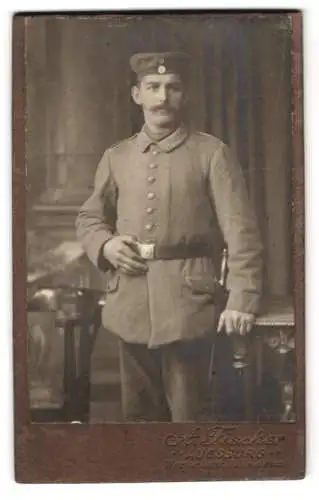 Fotografie A. Fischer, Augsburg, Wertachstrasse 2, Portrait eines Soldaten in Uniform