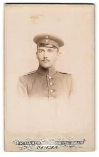 Fotografie Fr. Haack, Jena, Portrait eines Soldaten in Uniform