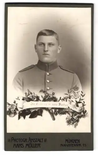 Fotografie Hans Möller, München, Augustenstr. 75, Porträt eines Soldaten in Uniform