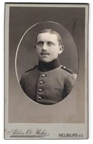 Fotografie Atelier O. Mohr, Neuburg a. D., Portrait eines Soldaten in Uniform