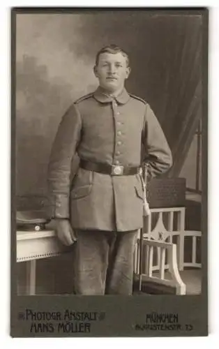 Fotografie Hans Möller, München, Augustenstr. 75, Soldat in Uniform