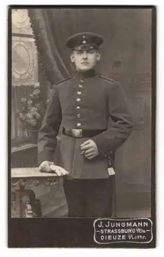 Fotografie J. Jungmann, Strassburg i. Els., Steinring 40, Portrait eines Soldaten in Uniform