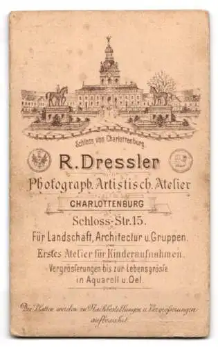 Fotografie Rob. Dressler, Charlottenburg, Schloss-Str. 15, Portrait eines jungen Soldaten in Uniform