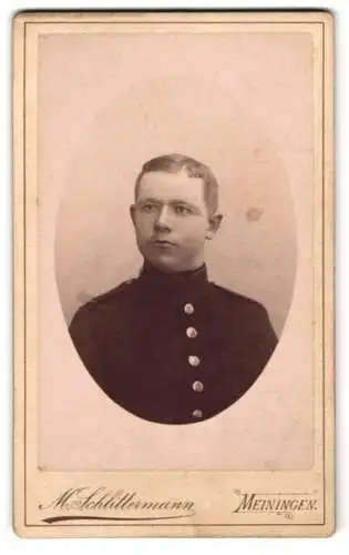 Fotografie M. Schlittermann, Meiningen, Bismarckstrasse 15, Portrait eines jungen Soldaten in Uniform