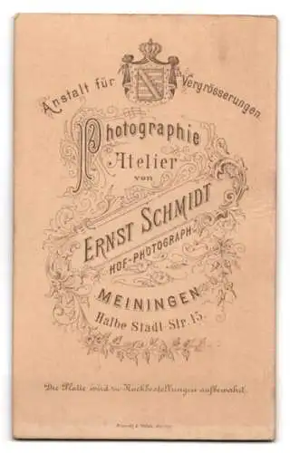 Fotografie Ernst Schmidt, Meiningen, Halbe Stadt-Str. 15, Portrait eines Soldaten in Uniform