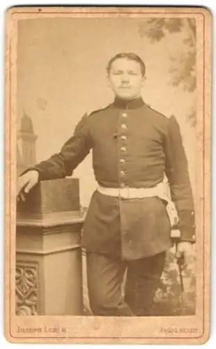 Fotografie Joseph Luber, Ingolstadt, Ludwigstrasse 734, Porträt eines jungen Soldaten in Uniform