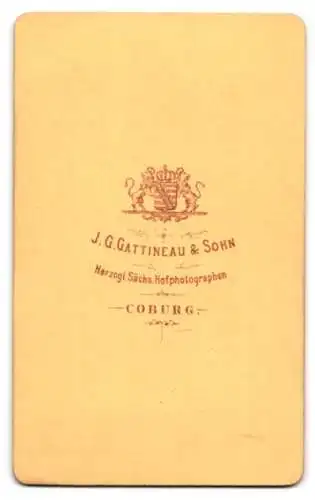 Fotografie J. G. Gattineau & Sohn, Coburg, Portrait eines Soldaten in Uniform