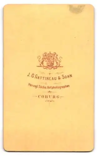 Fotografie J. G. Gattineau & Sohn, Coburg, Portrait eines Soldaten in Uniform